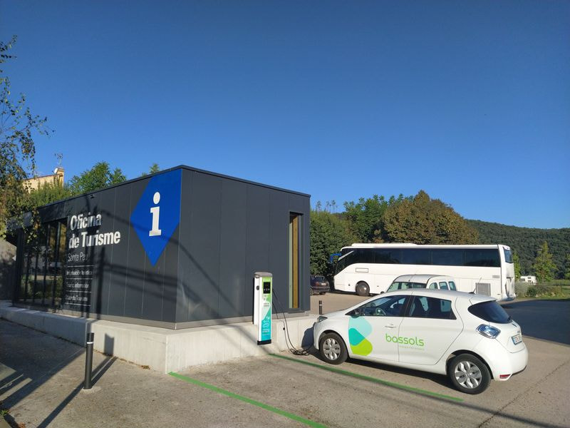 Santa Pau i Bassols Energia aposten per la mobilitat elèctrica