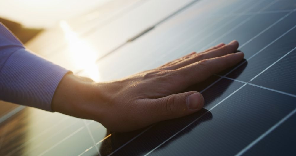 En Bassols EnergÍa apostamos por la transición energética y te ofrecemos productos exclusivos para invertir en la tu planta solar. Benefíciate de precios de energía más bajos y olvídate de trámites y gestiones.